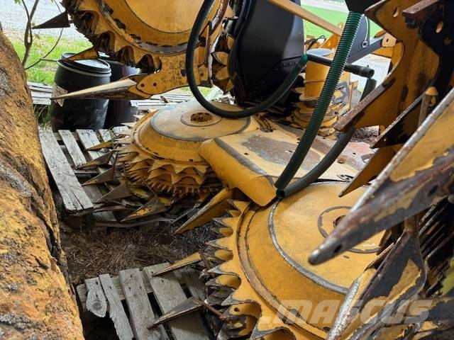 New Holland FR 650 علافات ذاتية الدفع