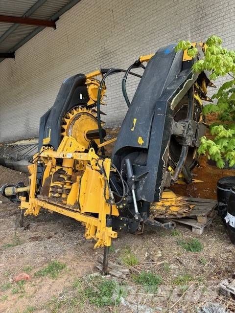 New Holland FR 650 علافات ذاتية الدفع