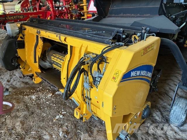 New Holland FR 650 علافات ذاتية الدفع