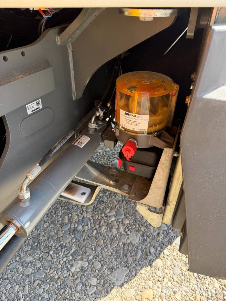 Liebherr 507 stereo لوادر بعجل