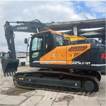 Hyundai 225 Midi bageri 7t – 12t