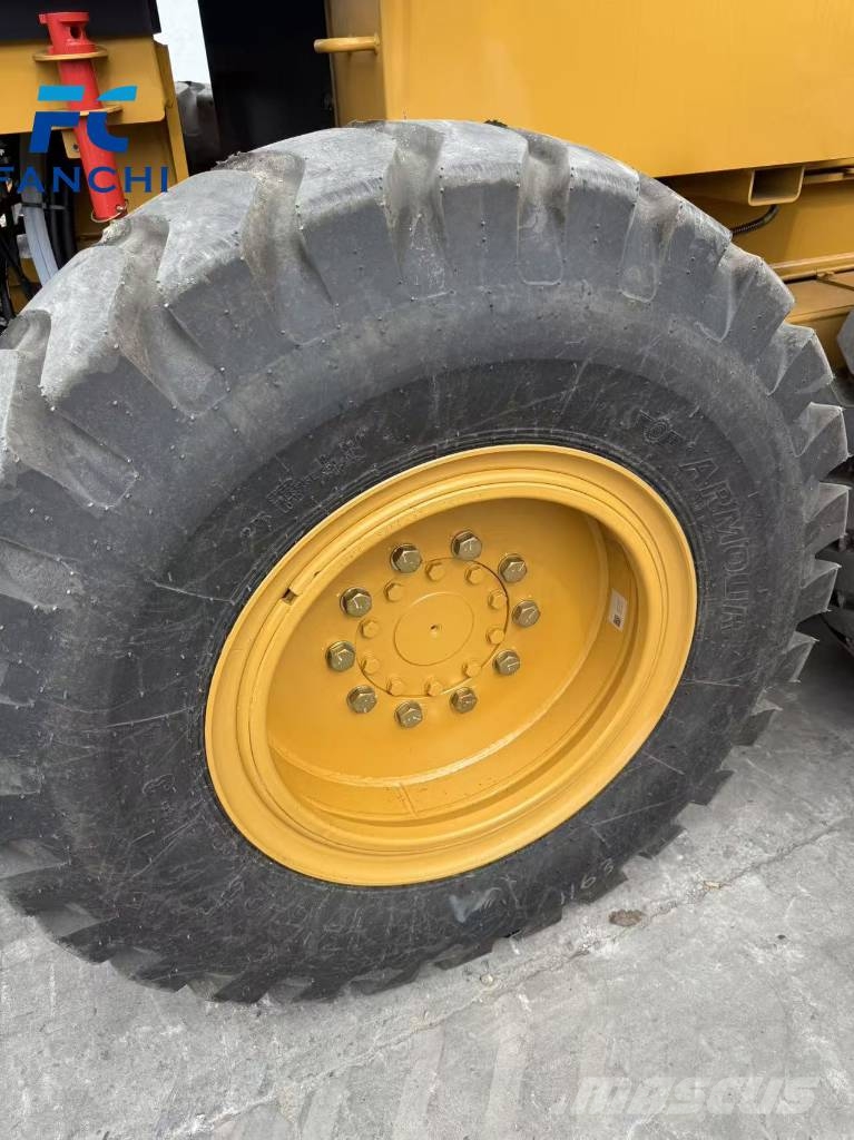 SEM 920F Graders