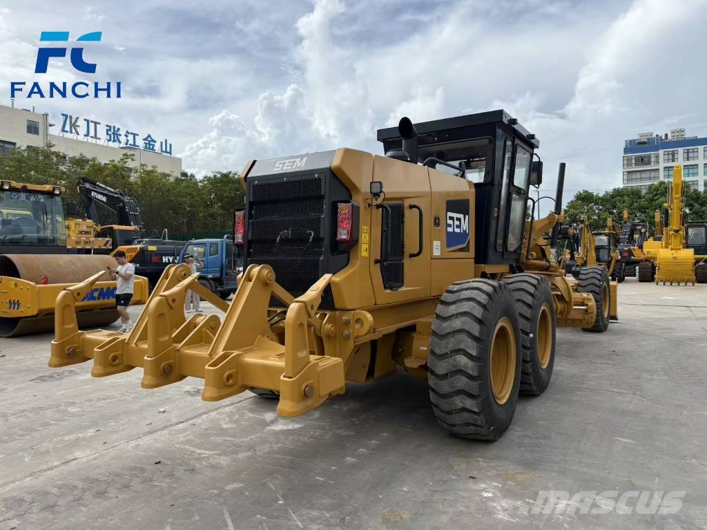SEM 920F Graders