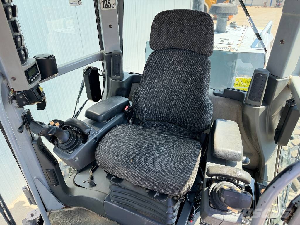 CAT 120M - CE Tiehöylät
