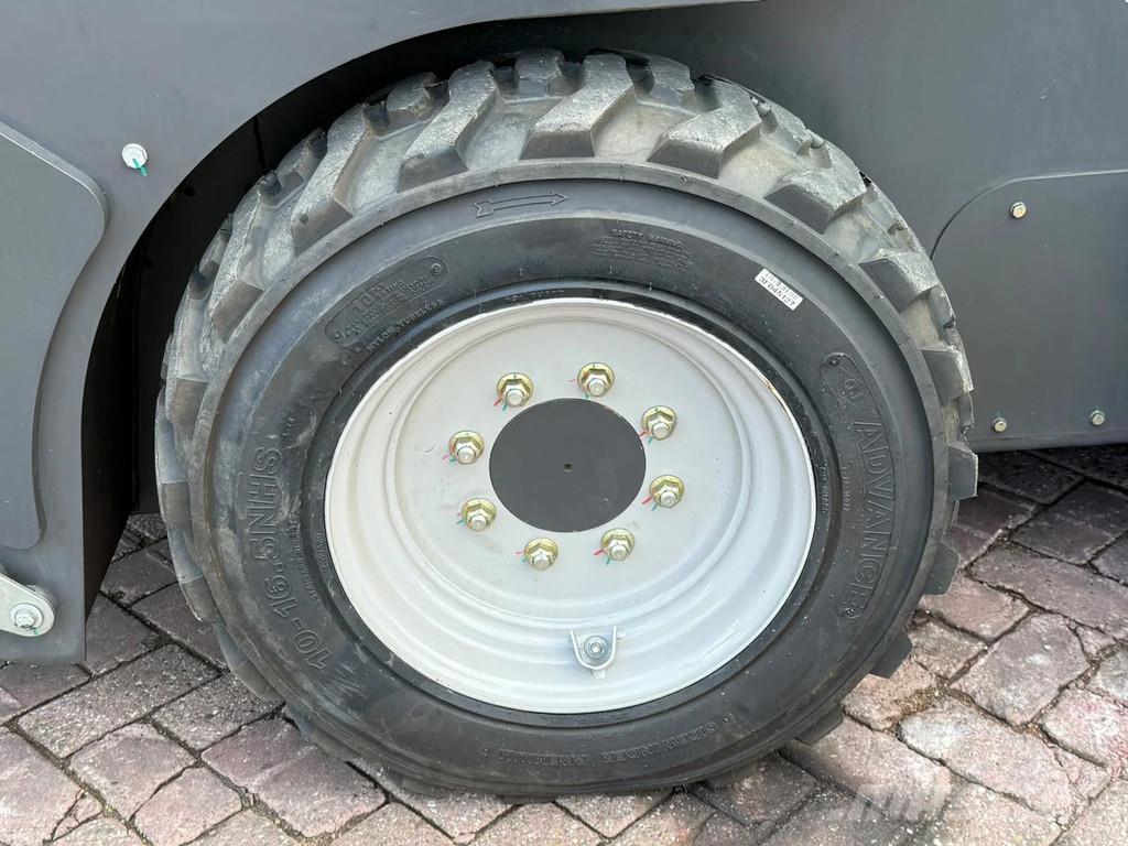 Zoomlion ZS090V لوادر انزلاقية التوجيه