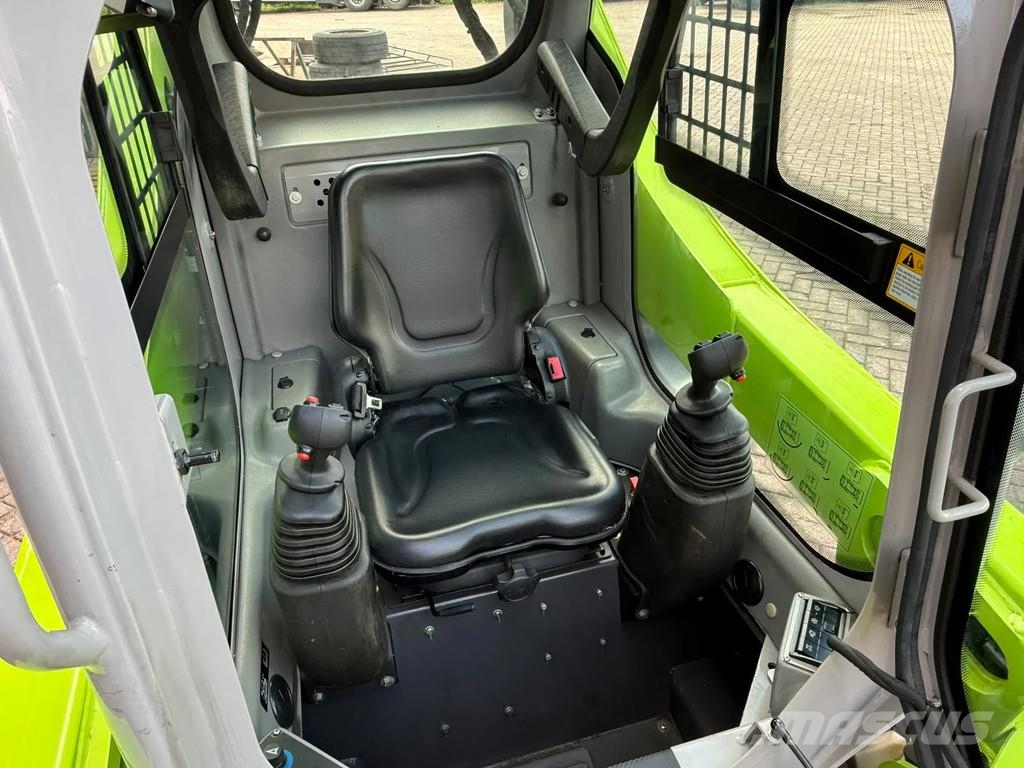 Zoomlion ZS090V لوادر انزلاقية التوجيه