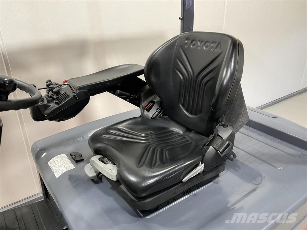 Toyota 8FBMT30 Electric forklifts