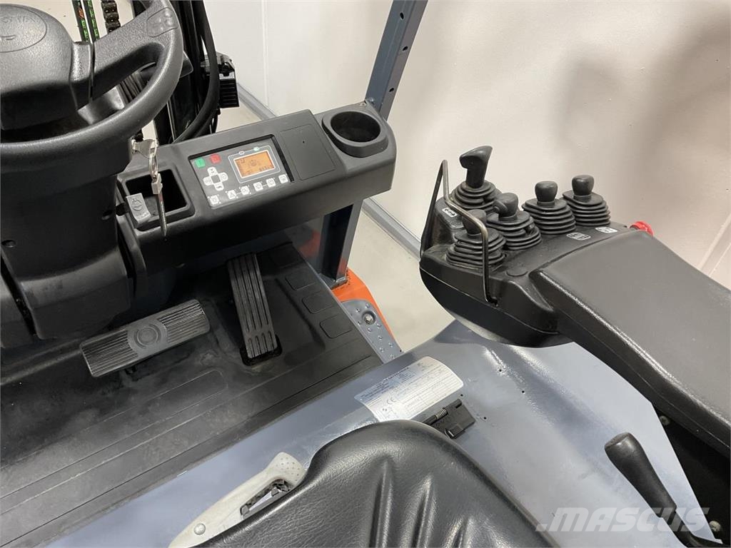 Toyota 8FBMT30 Electric forklifts