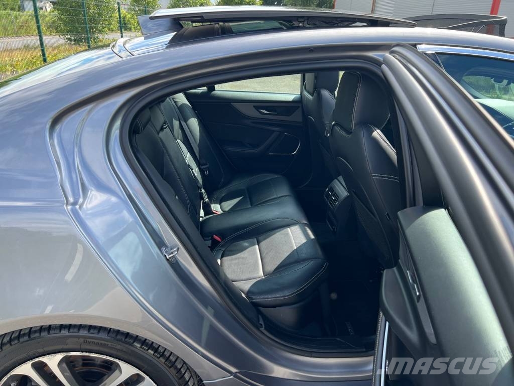 Jaguar XE 20MY SE R-DYN. 2.0L D 180 BVA8 Cockpit PANO Carros