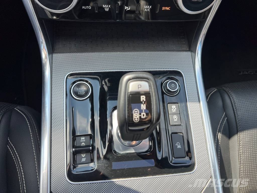 Jaguar XE 20MY SE R-DYN. 2.0L D 180 BVA8 Cockpit PANO Carros