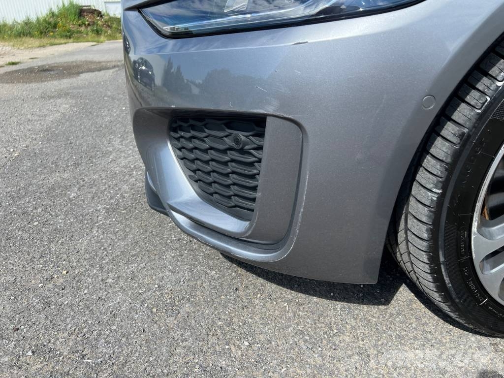Jaguar XE 20MY SE R-DYN. 2.0L D 180 BVA8 Cockpit PANO Carros