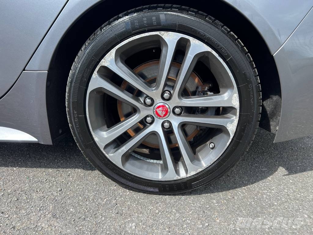 Jaguar XE 20MY SE R-DYN. 2.0L D 180 BVA8 Cockpit PANO Carros