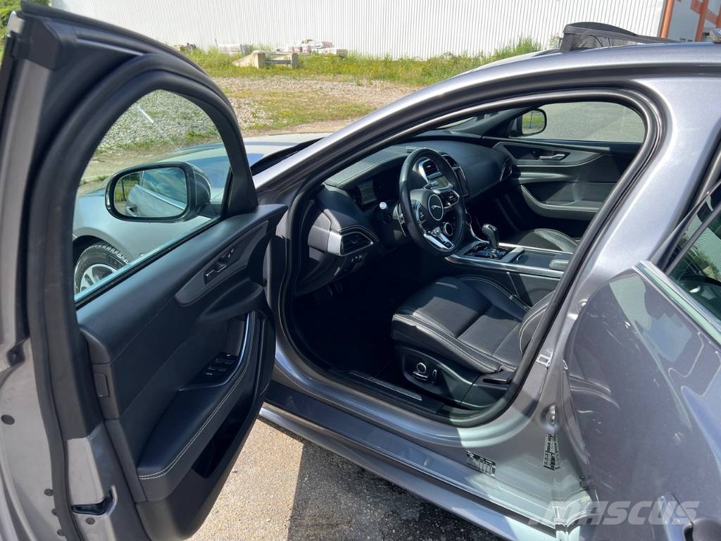Jaguar XE 20MY SE R-DYN. 2.0L D 180 BVA8 Cockpit PANO Carros
