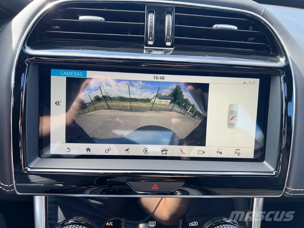 Jaguar XE 20MY SE R-DYN. 2.0L D 180 BVA8 Cockpit PANO Carros