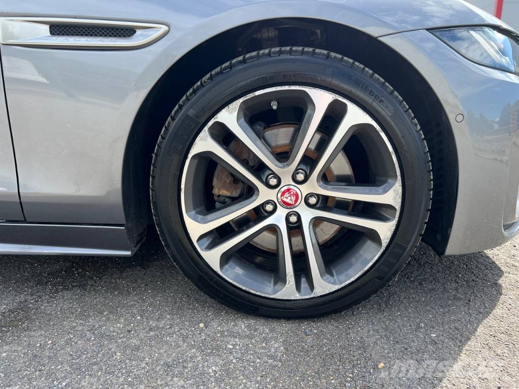Jaguar XE 20MY SE R-DYN. 2.0L D 180 BVA8 Cockpit PANO Carros
