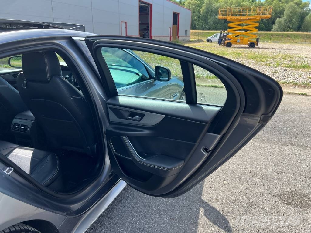 Jaguar XE 20MY SE R-DYN. 2.0L D 180 BVA8 Cockpit PANO Carros