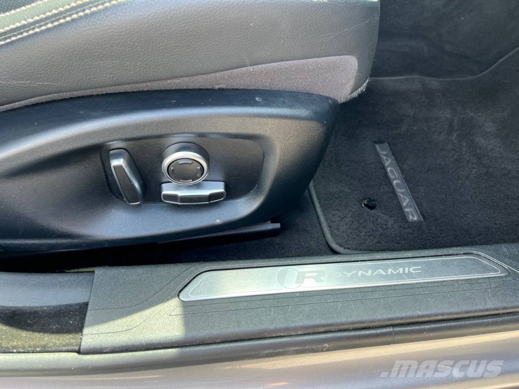 Jaguar XE 20MY SE R-DYN. 2.0L D 180 BVA8 Cockpit PANO Carros