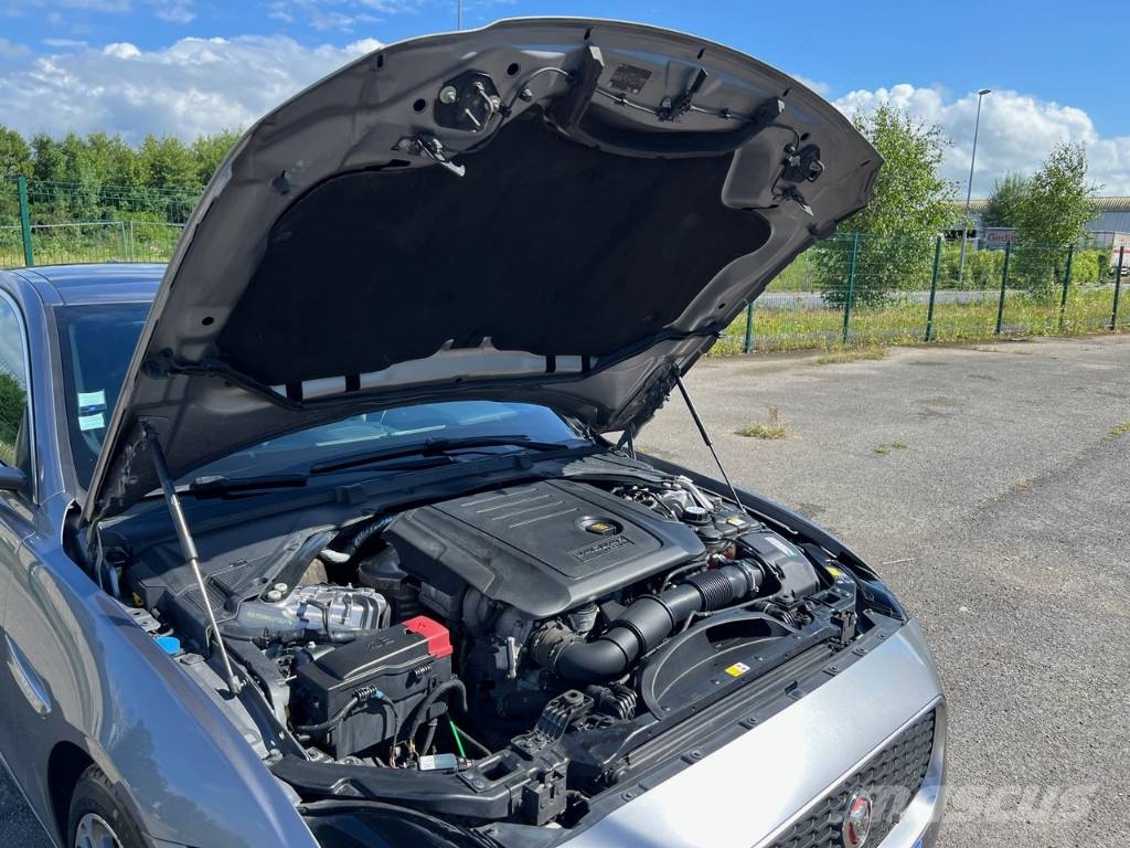 Jaguar XE 20MY SE R-DYN. 2.0L D 180 BVA8 Cockpit PANO Carros