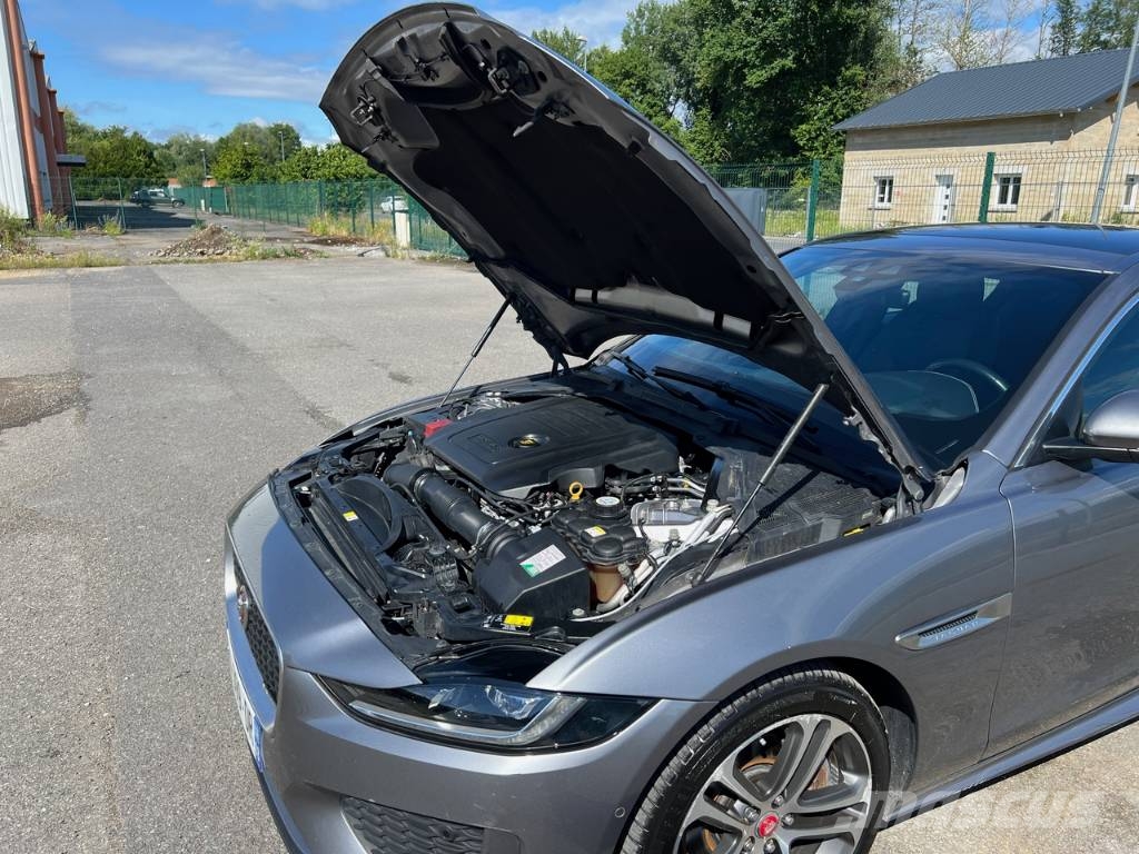 Jaguar XE 20MY SE R-DYN. 2.0L D 180 BVA8 Cockpit PANO Carros