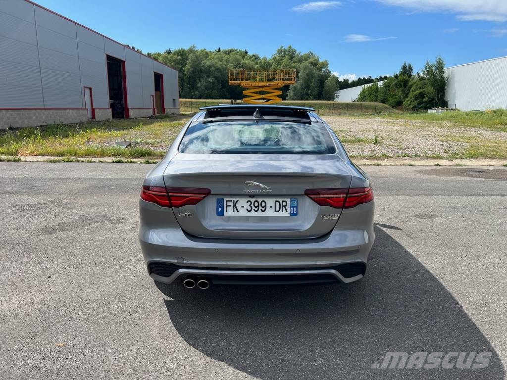 Jaguar XE 20MY SE R-DYN. 2.0L D 180 BVA8 Cockpit PANO Carros