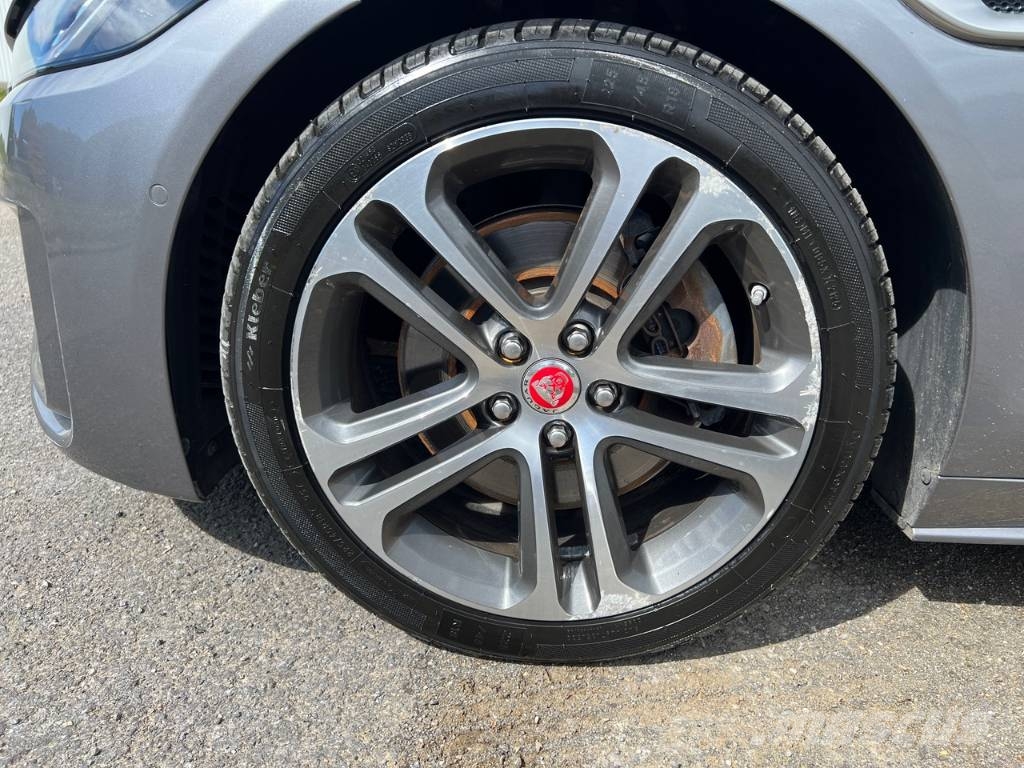 Jaguar XE 20MY SE R-DYN. 2.0L D 180 BVA8 Cockpit PANO Carros