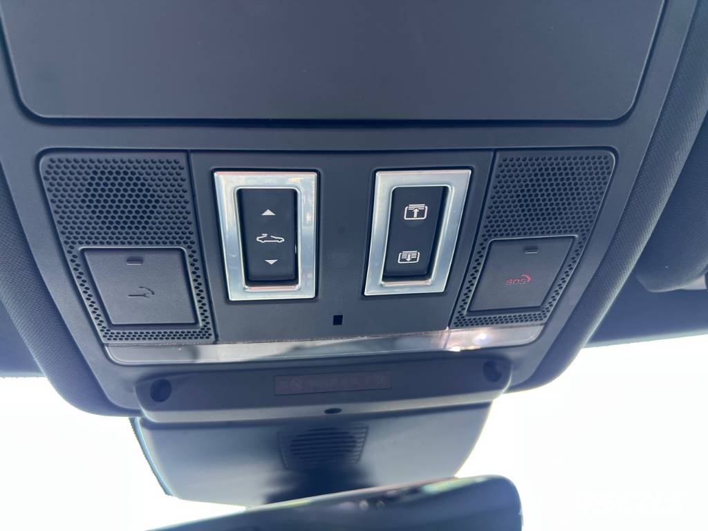Jaguar XE 20MY SE R-DYN. 2.0L D 180 BVA8 Cockpit PANO Carros