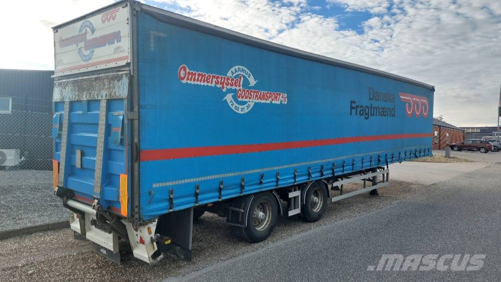 AMT 2 akslet city-gardintrailer med lift Semirremolques de caja de lona