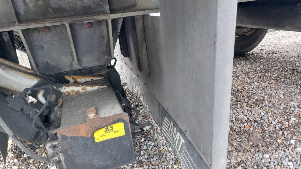 AMT 2 akslet city-gardintrailer med lift Semirremolques de caja de lona