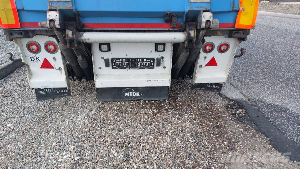 AMT 2 akslet city-gardintrailer med lift Semirremolques de caja de lona
