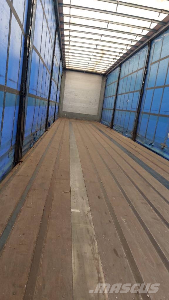 AMT 2 akslet city-gardintrailer med lift Semirremolques de caja de lona