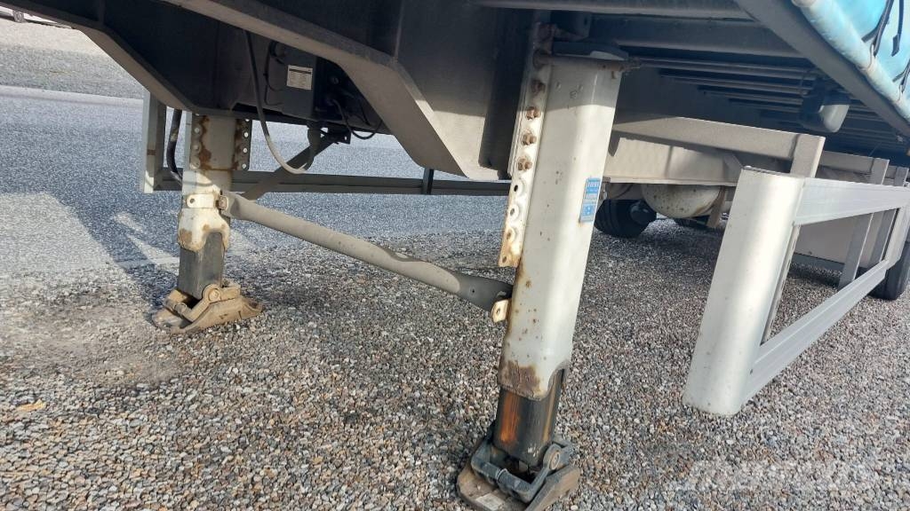 AMT 2 akslet city-gardintrailer med lift Semirremolques de caja de lona