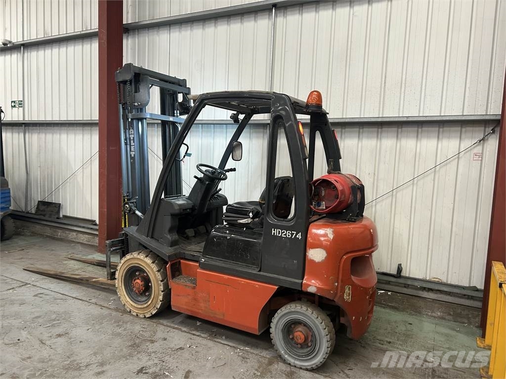Nissan UD02A20PQ 天然气叉车