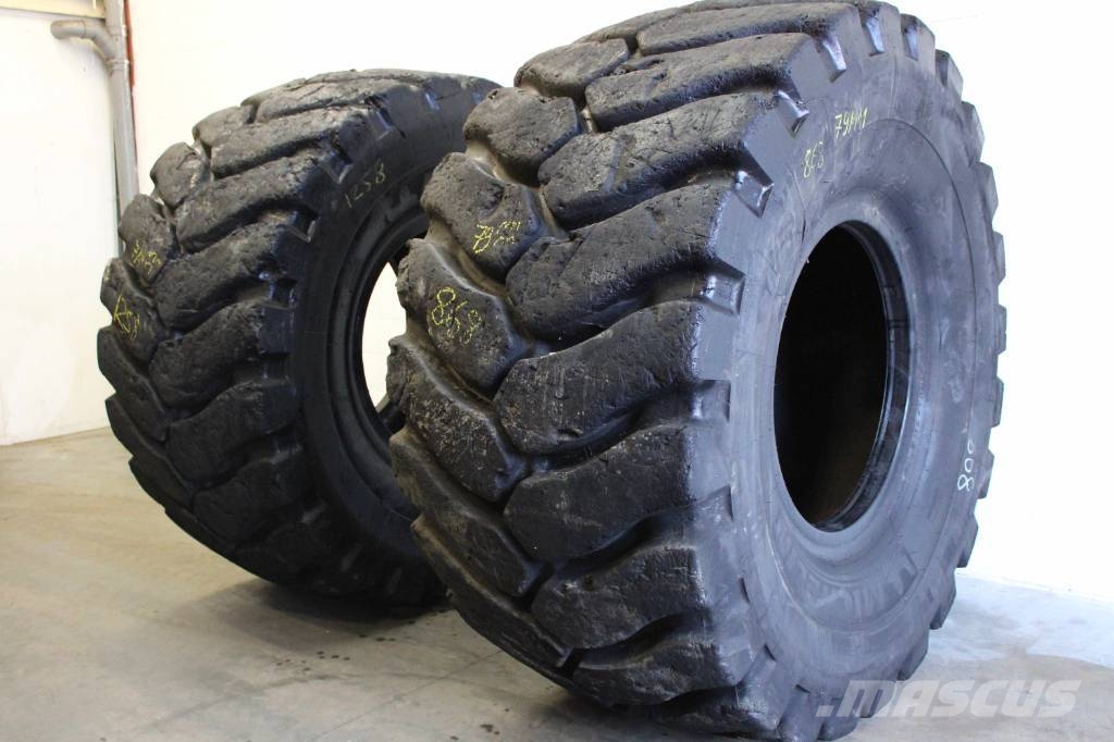 Michelin 35/65R33 XLD D2 A L5** 79mm 35/65R33 XLD Däck, hjul och fälgar