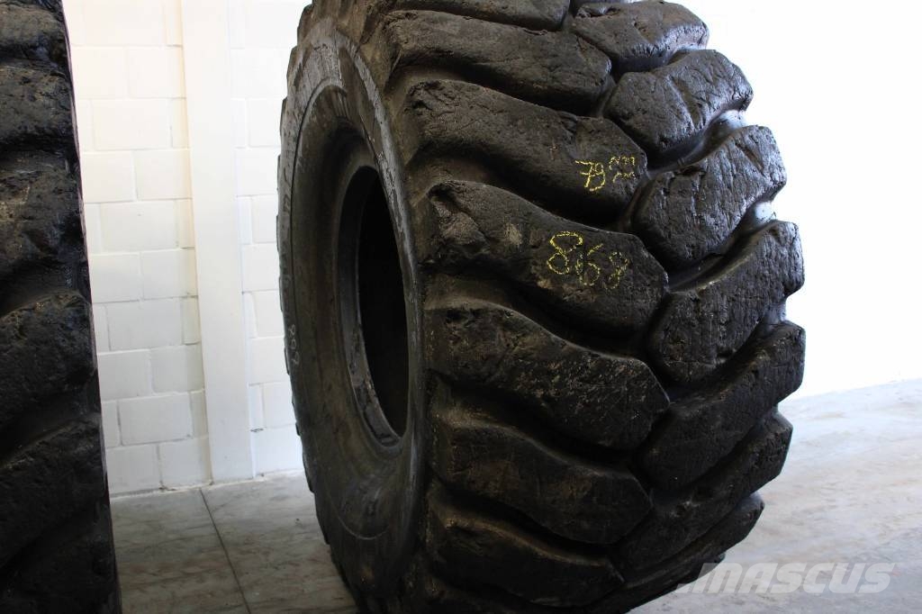 Michelin 35/65R33 XLD D2 A L5** 79mm 35/65R33 XLD Däck, hjul och fälgar