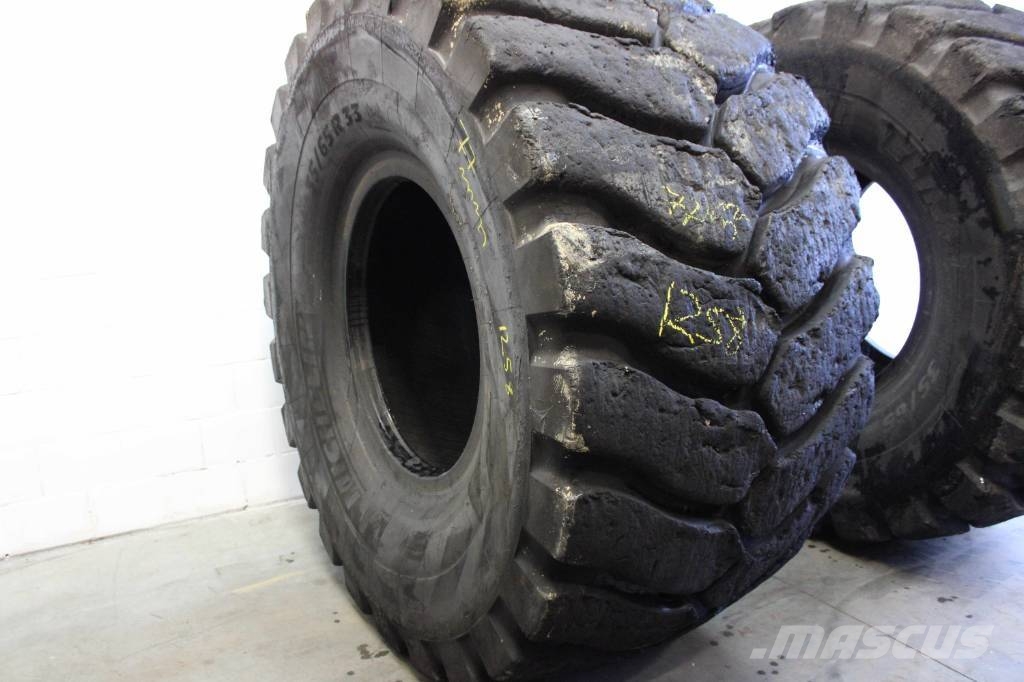 Michelin 35/65R33 XLD D2 A L5** 79mm 35/65R33 XLD Däck, hjul och fälgar