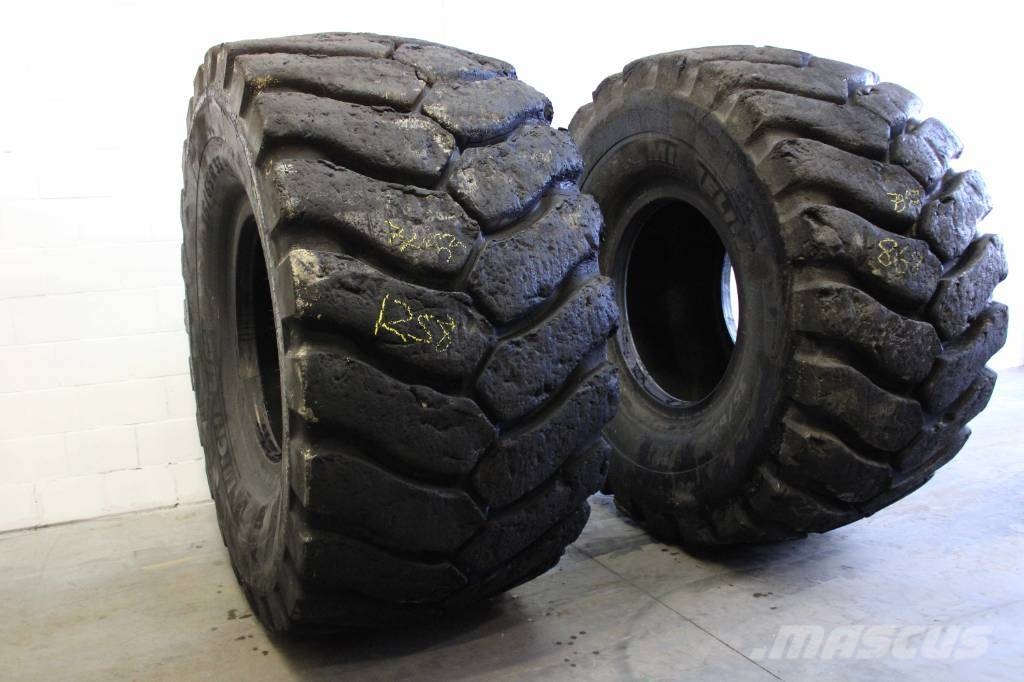 Michelin 35/65R33 XLD D2 A L5** 79mm 35/65R33 XLD Däck, hjul och fälgar