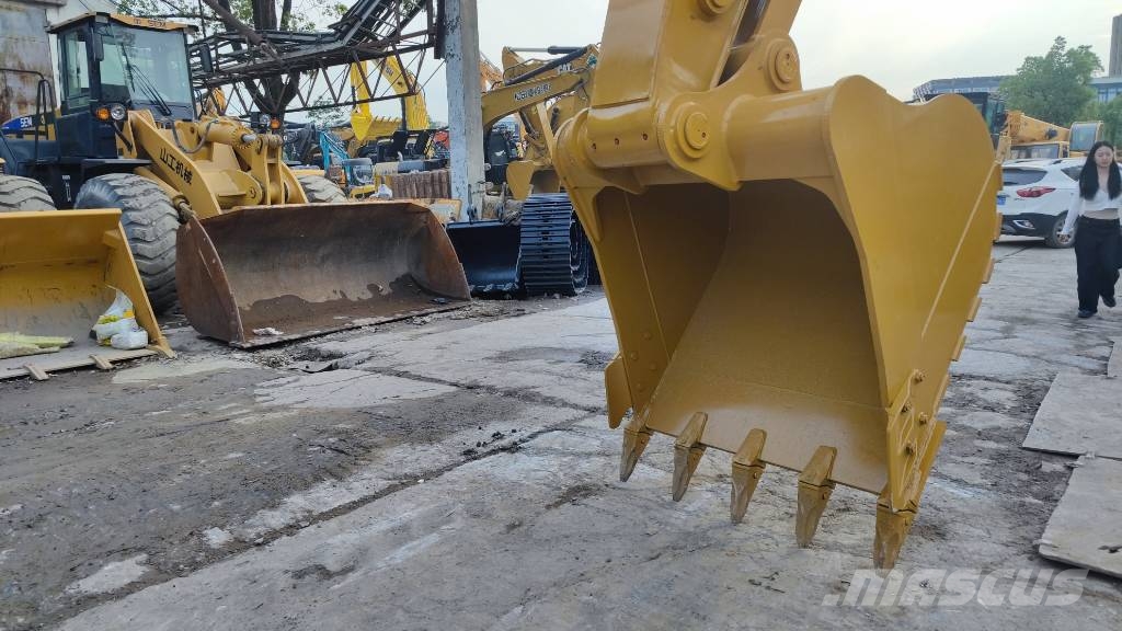 CAT 330D2L 3000 units excavators in stock Kāpurķēžu ekskavatori