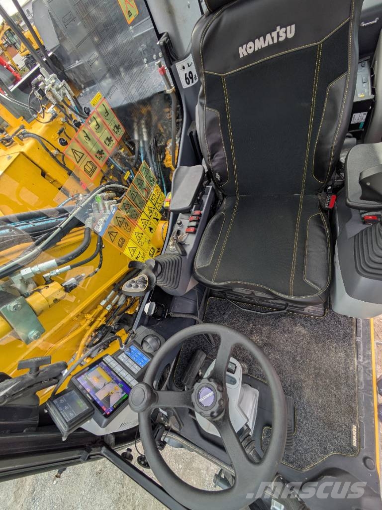 Komatsu PW 168-11E1 Ratasekskavaatorid
