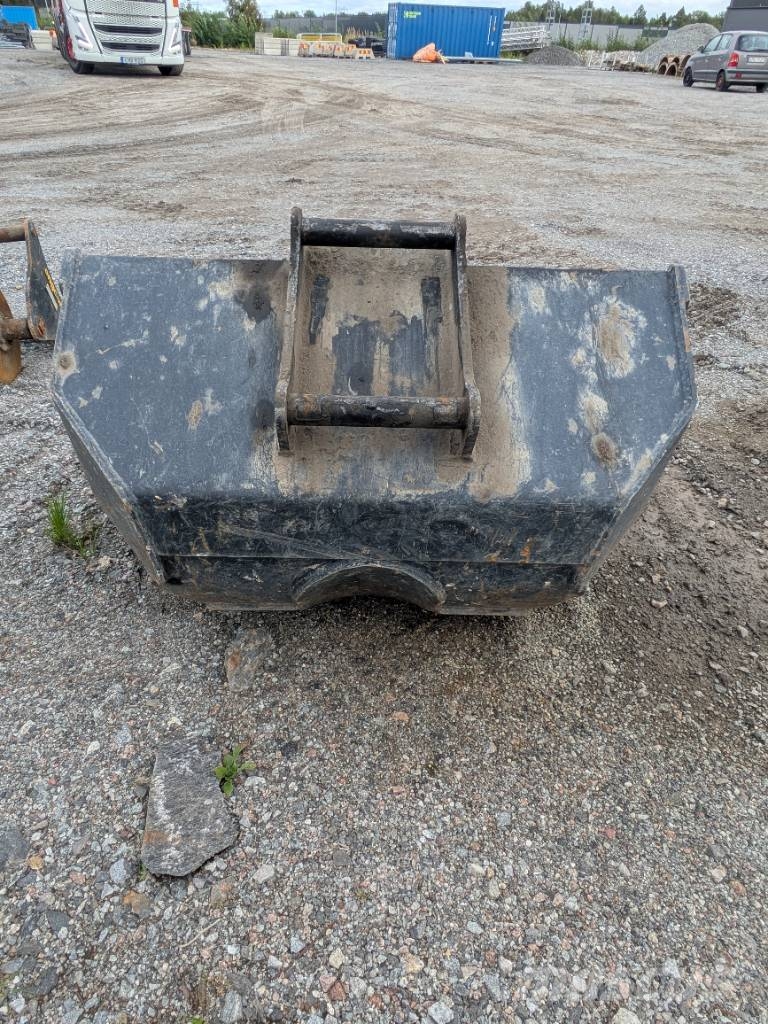 Komatsu PW 168-11E1 Ratasekskavaatorid