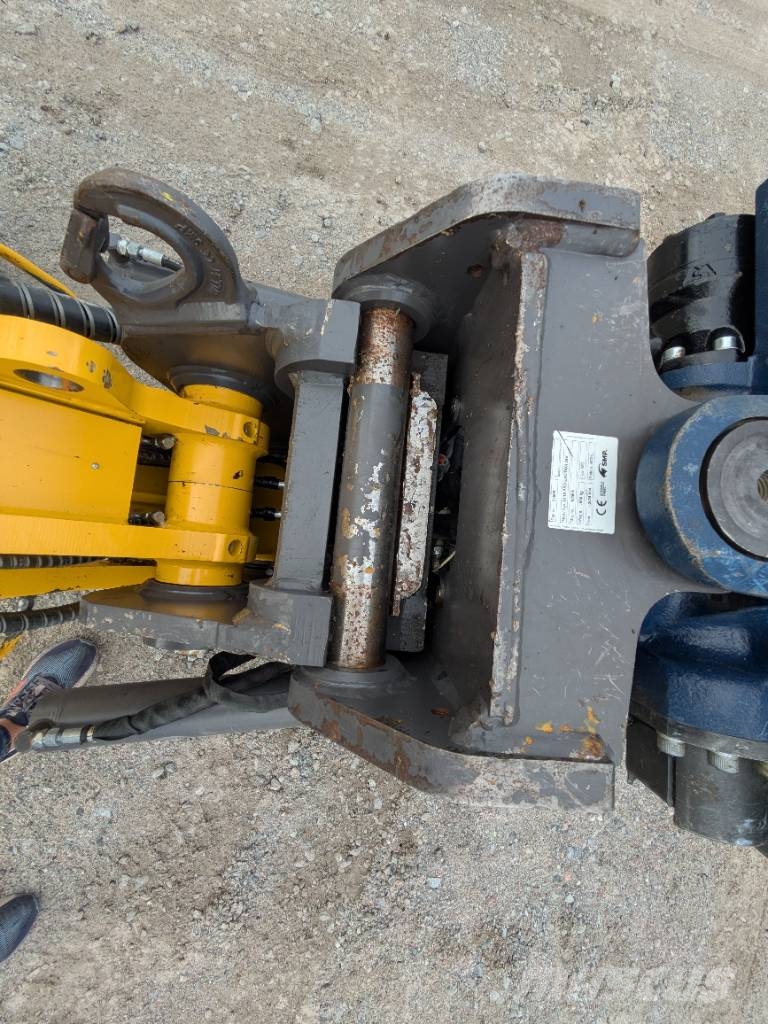 Komatsu PW 168-11E1 Ratasekskavaatorid