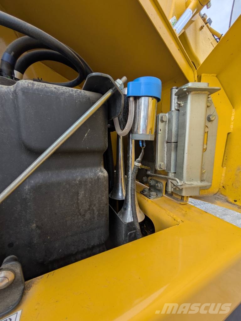 Komatsu PW 168-11E1 Ratasekskavaatorid
