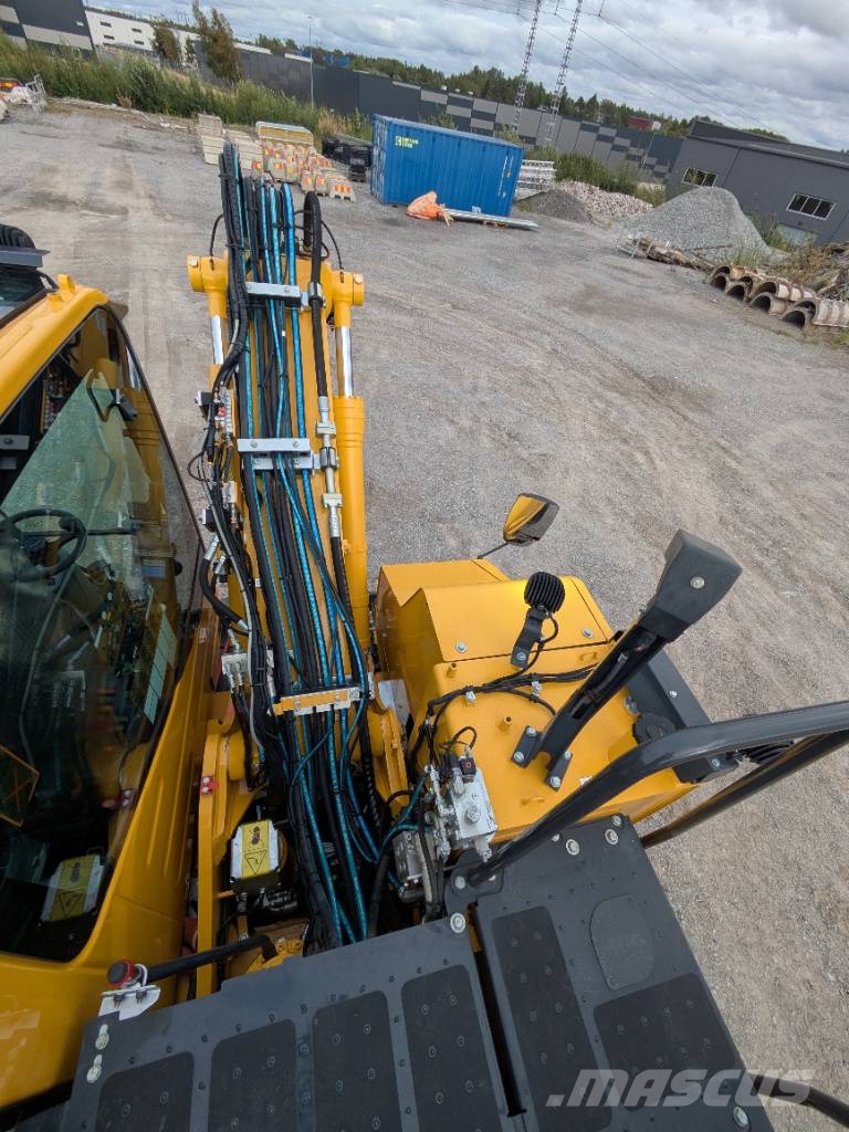 Komatsu PW 168-11E1 Ratasekskavaatorid