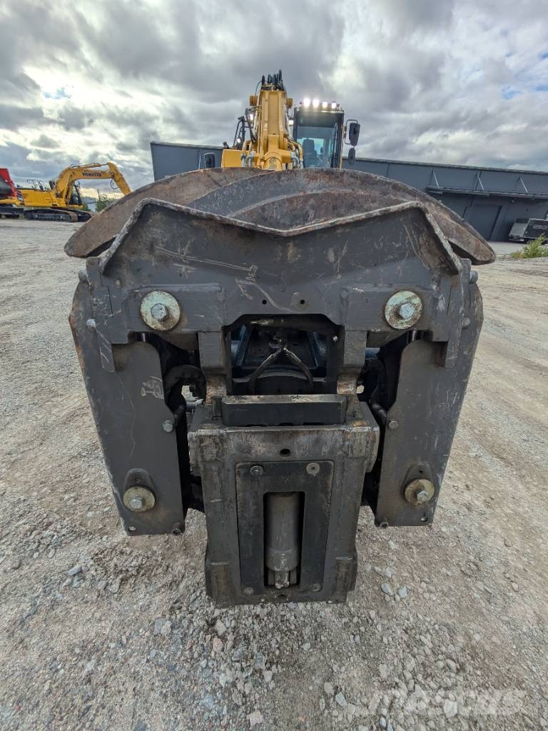 Komatsu PW 168-11E1 Ratasekskavaatorid