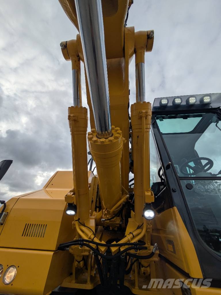 Komatsu PW 168-11E1 Ratasekskavaatorid