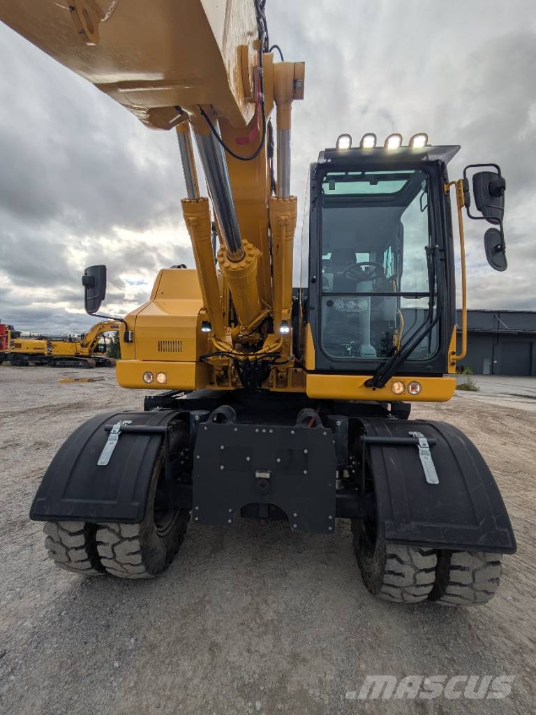 Komatsu PW 168-11E1 Ratasekskavaatorid