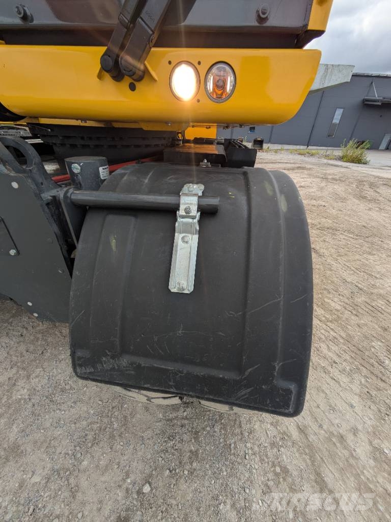 Komatsu PW 168-11E1 Ratasekskavaatorid