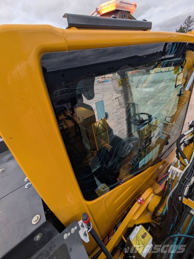 Komatsu PW 168-11E1 Ratasekskavaatorid