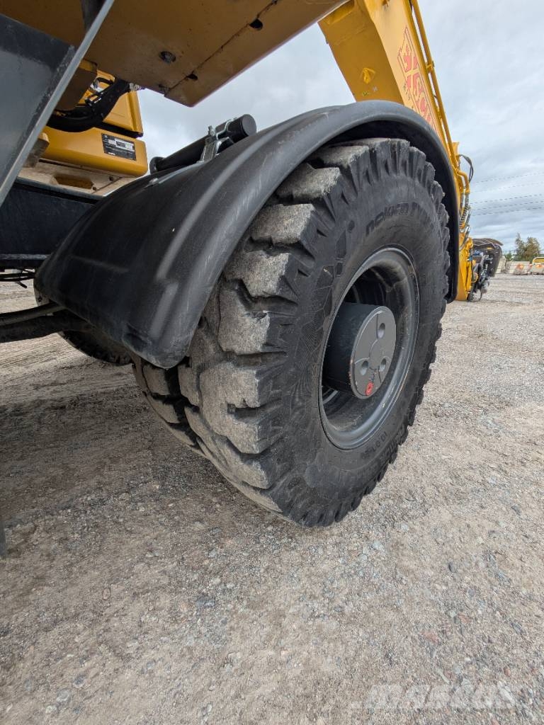 Komatsu PW 168-11E1 Ratasekskavaatorid