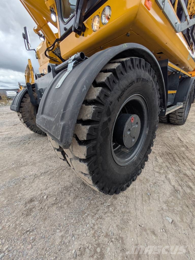 Komatsu PW 168-11E1 Ratasekskavaatorid