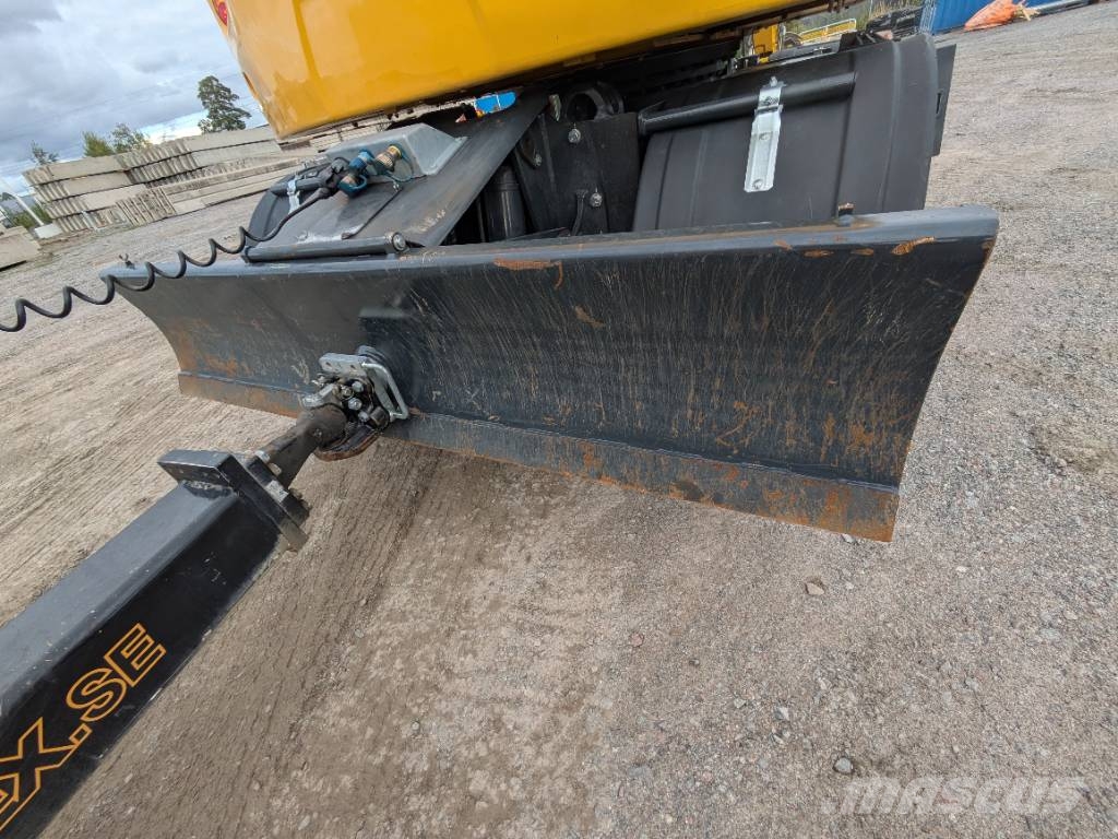 Komatsu PW 168-11E1 Ratasekskavaatorid